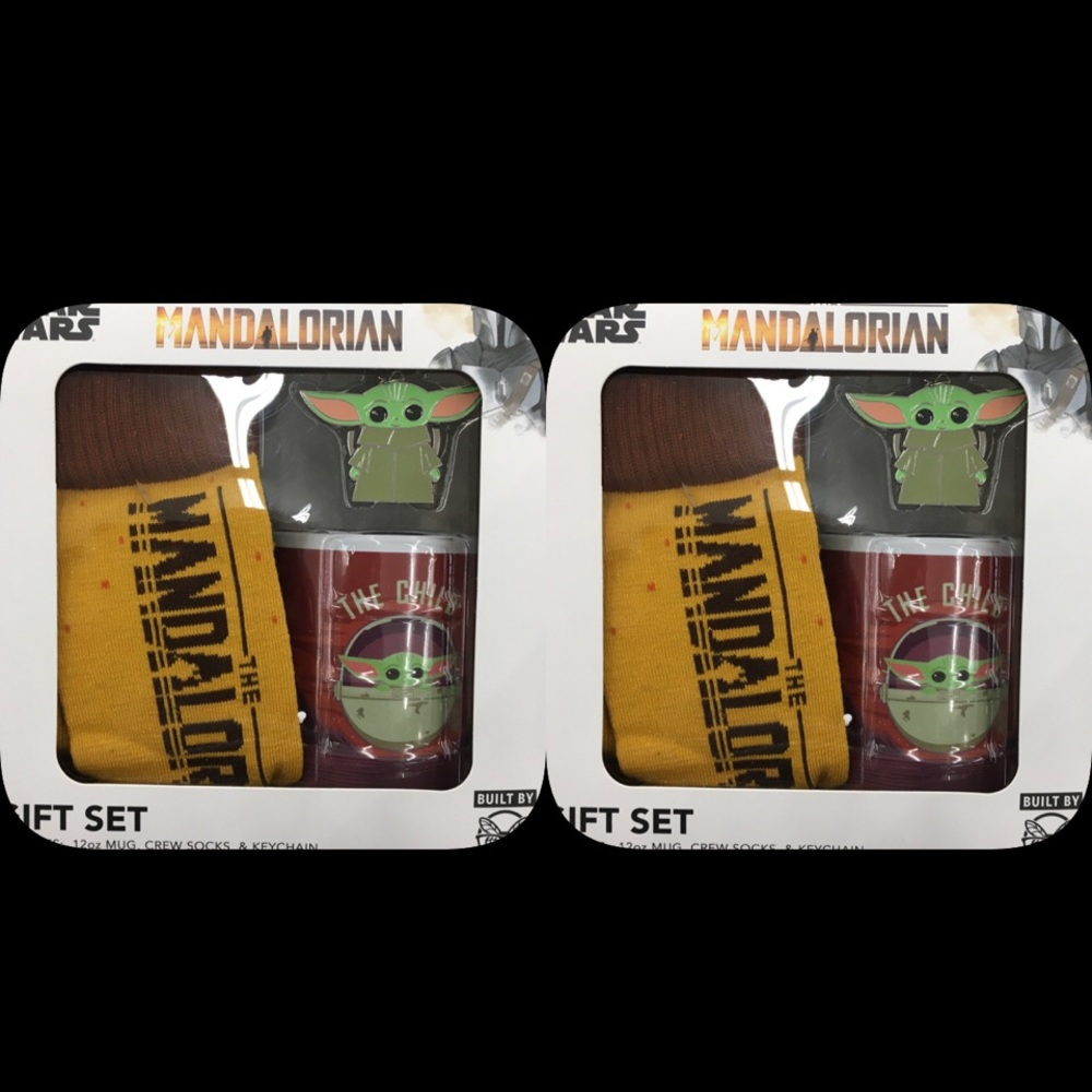 2 pack The Mandalorian Baby Yoda Gift Set mug, socks, keychain